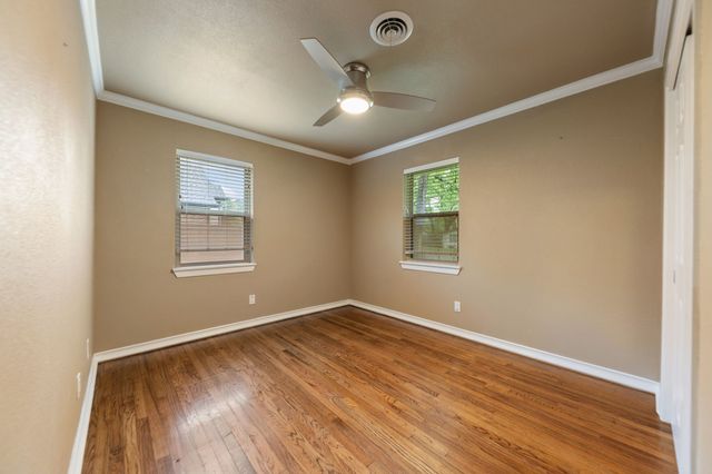 819 Del Mar Lane, Arlington, TX 76012