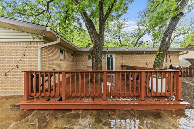 819 Del Mar Lane, Arlington, TX 76012