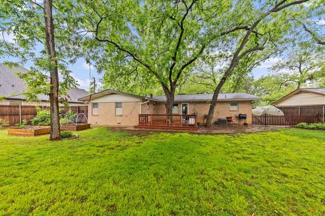 819 Del Mar Lane, Arlington, TX 76012