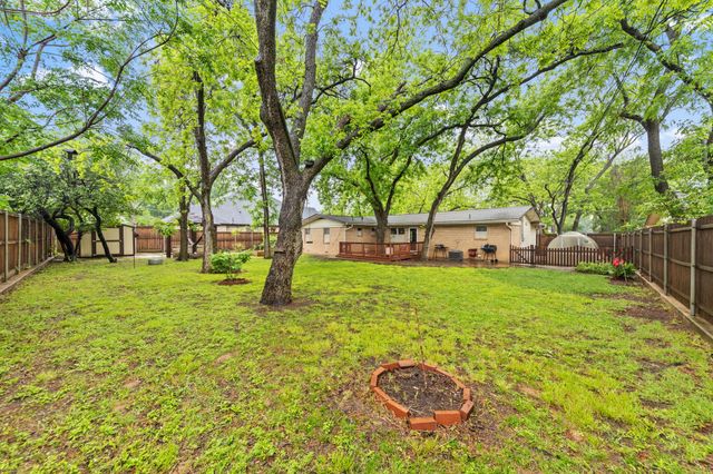 819 Del Mar Lane, Arlington, TX 76012