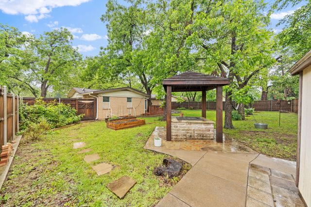 819 Del Mar Lane, Arlington, TX 76012