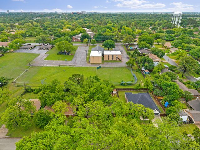 819 Del Mar Lane, Arlington, TX 76012