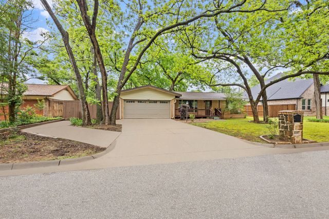 819 Del Mar Lane, Arlington, TX 76012