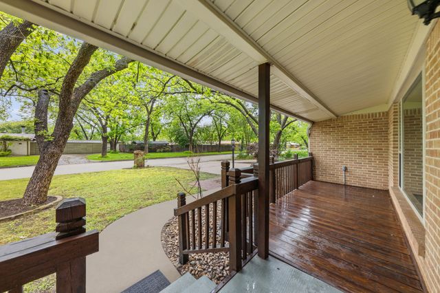 819 Del Mar Lane, Arlington, TX 76012