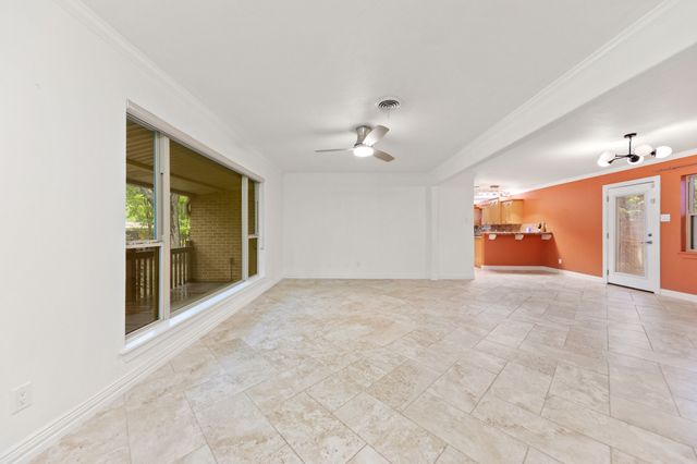 819 Del Mar Lane, Arlington, TX 76012