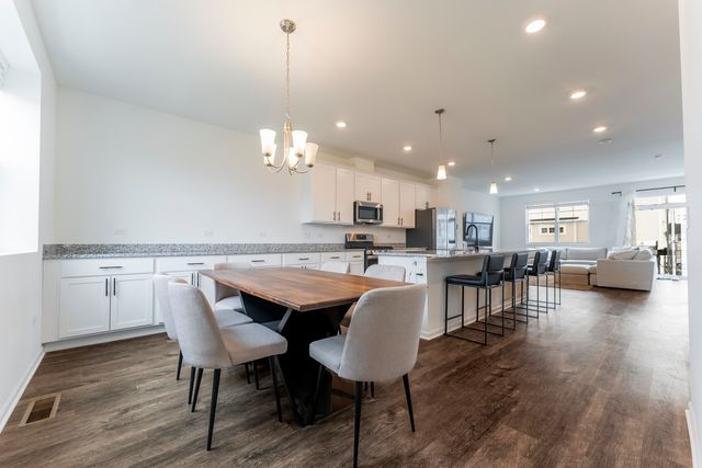 4429 Chelsea Manor Circle, Aurora, IL 60504