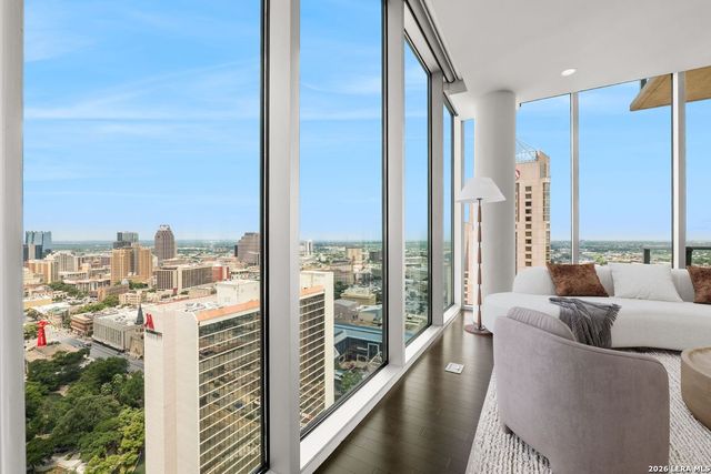 610 E Market St Unit 2708, San Antonio, TX 78205