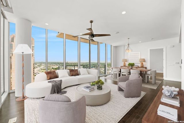 610 E Market St Unit 2708, San Antonio, TX 78205