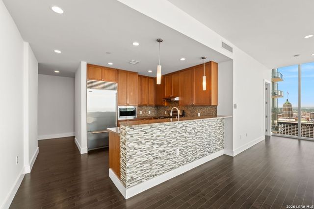 610 E Market St Unit 2708, San Antonio, TX 78205