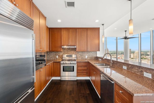 610 E Market St Unit 2708, San Antonio, TX 78205