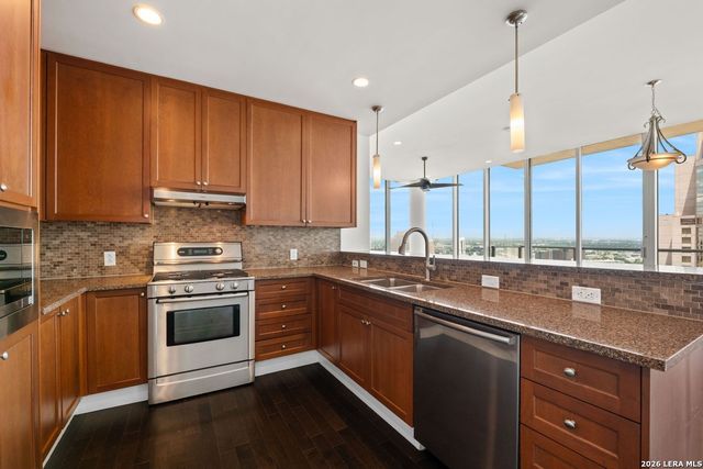 610 E Market St Unit 2708, San Antonio, TX 78205