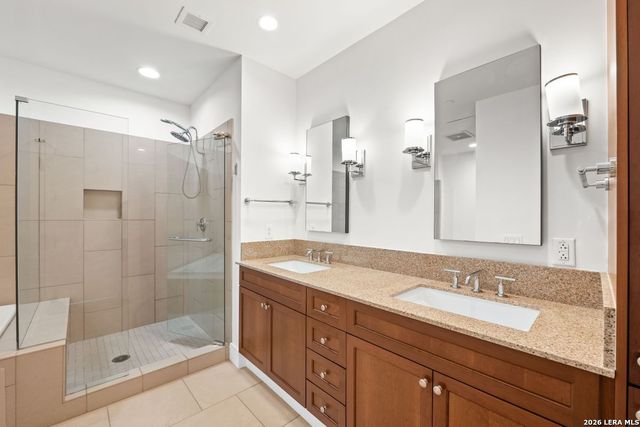 610 E Market St Unit 2708, San Antonio, TX 78205