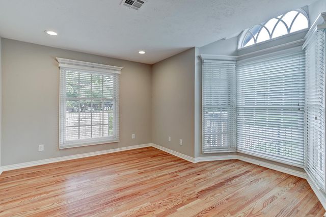 216 W 9th Street, Houston, TX 77007