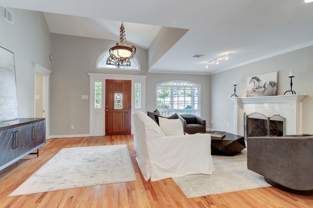 216 W 9th Street, Houston, TX 77007