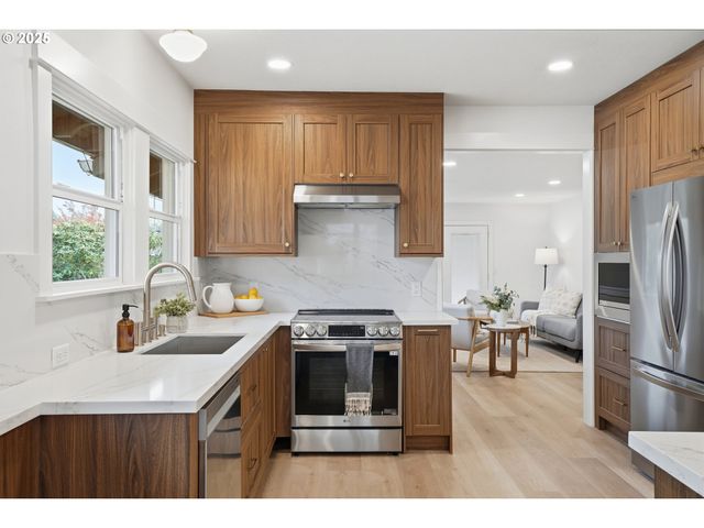 6150 Ne VERA St, Portland, OR 97213