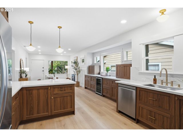 6150 Ne VERA St, Portland, OR 97213