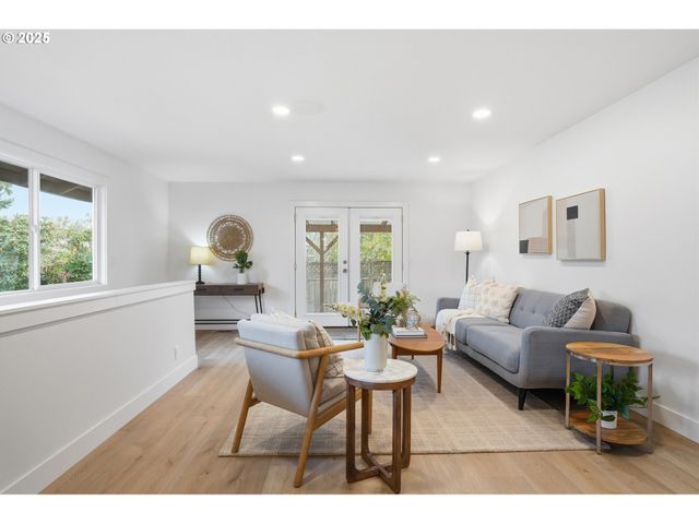 6150 Ne VERA St, Portland, OR 97213