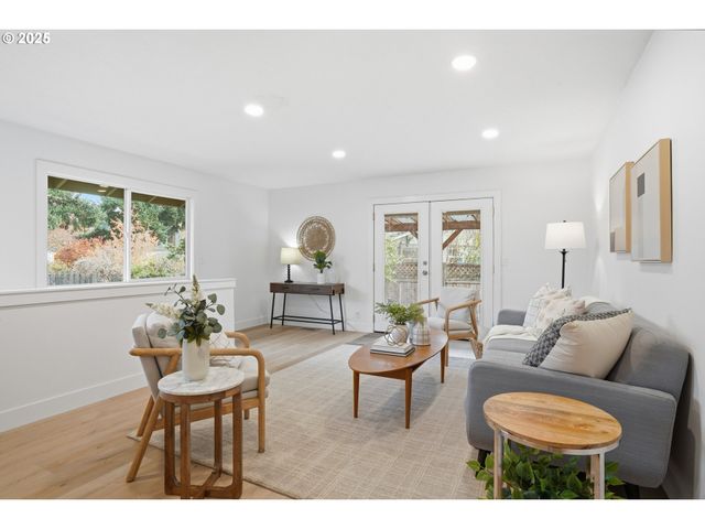 6150 Ne VERA St, Portland, OR 97213