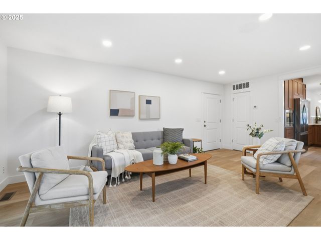 6150 Ne VERA St, Portland, OR 97213