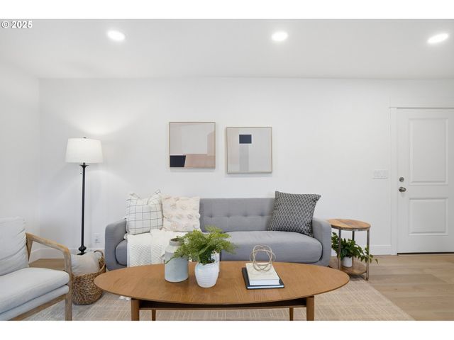 6150 Ne VERA St, Portland, OR 97213