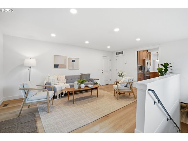 6150 Ne VERA St, Portland, OR 97213