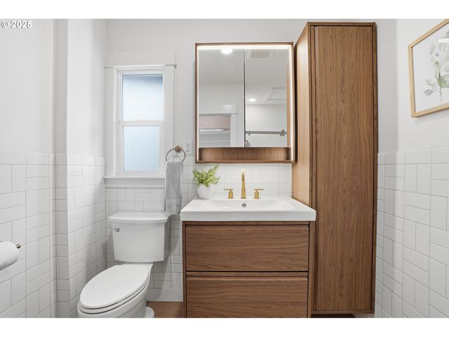 6150 Ne VERA St, Portland, OR 97213