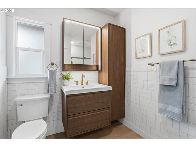 6150 Ne VERA St, Portland, OR 97213