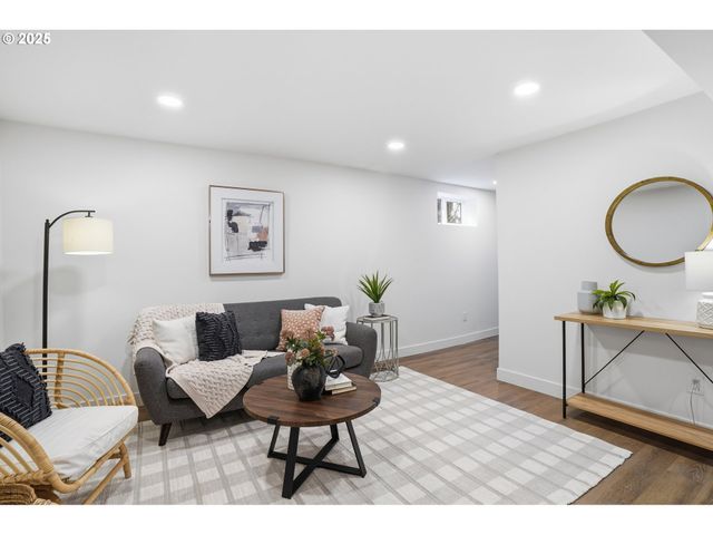 6150 Ne VERA St, Portland, OR 97213