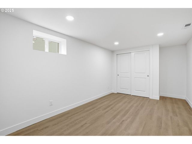 6150 Ne VERA St, Portland, OR 97213