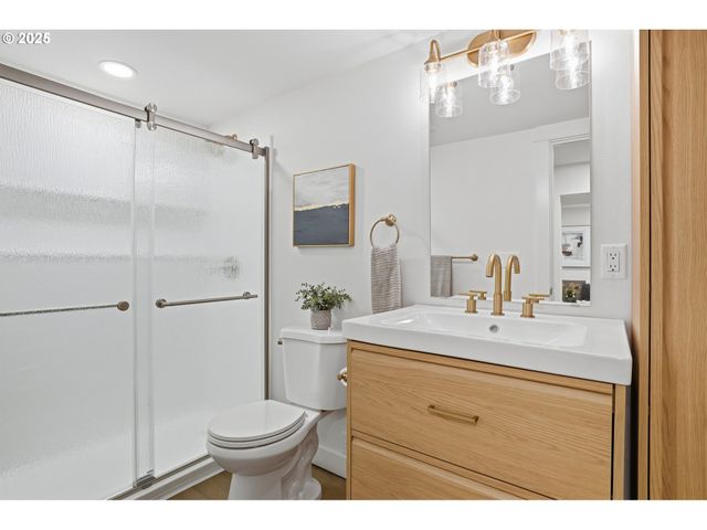 6150 Ne VERA St, Portland, OR 97213