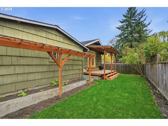 6150 Ne VERA St, Portland, OR 97213