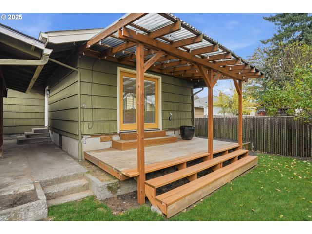 6150 Ne VERA St, Portland, OR 97213