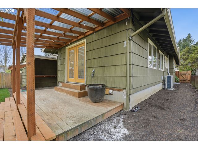 6150 Ne VERA St, Portland, OR 97213