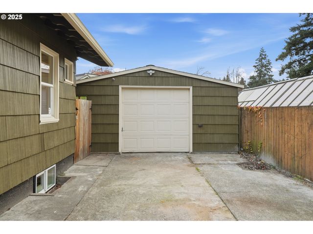 6150 Ne VERA St, Portland, OR 97213