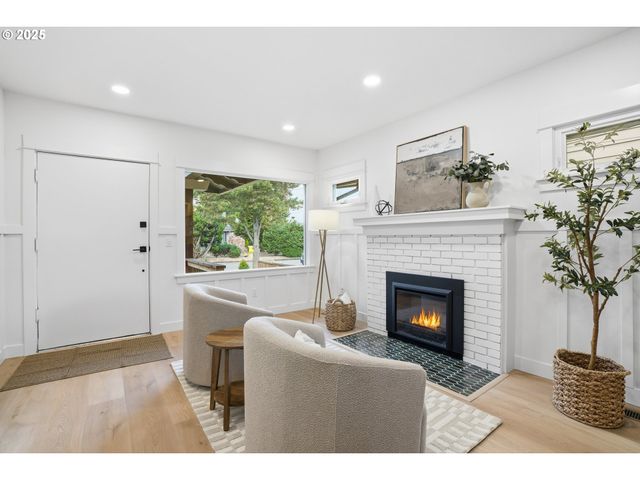 6150 Ne VERA St, Portland, OR 97213