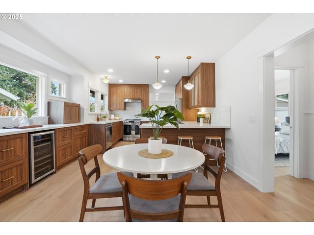 6150 Ne VERA St, Portland, OR 97213