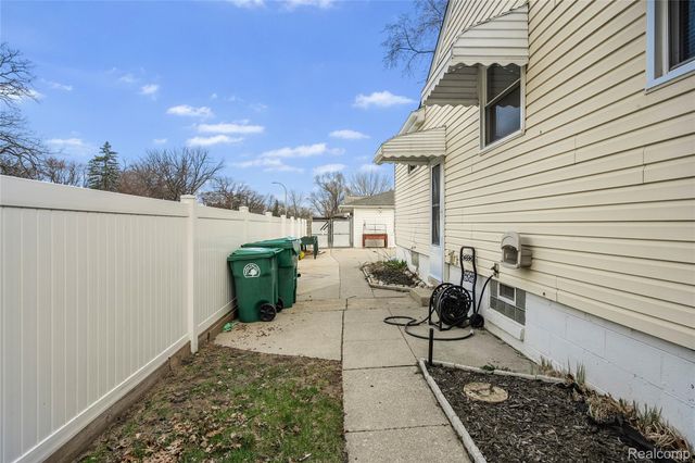 31344 Rosslyn Avenue, Garden City, MI 48135