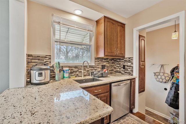 31344 Rosslyn Avenue, Garden City, MI 48135