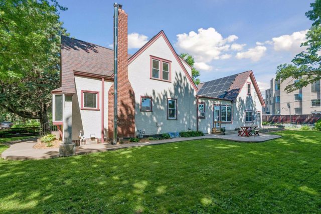 1589 Hollywood Court, Falcon Heights, MN 55108