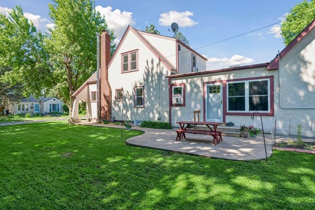 1589 Hollywood Court, Falcon Heights, MN 55108