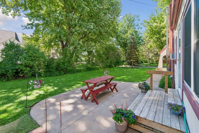 1589 Hollywood Court, Falcon Heights, MN 55108