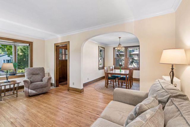 1589 Hollywood Court, Falcon Heights, MN 55108