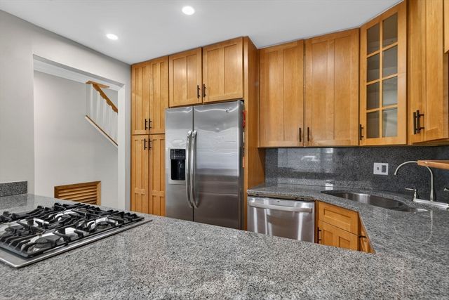 26 Breakwater Dr 26, Chelsea, MA 02150