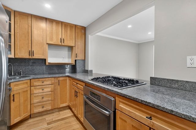 26 Breakwater Dr 26, Chelsea, MA 02150