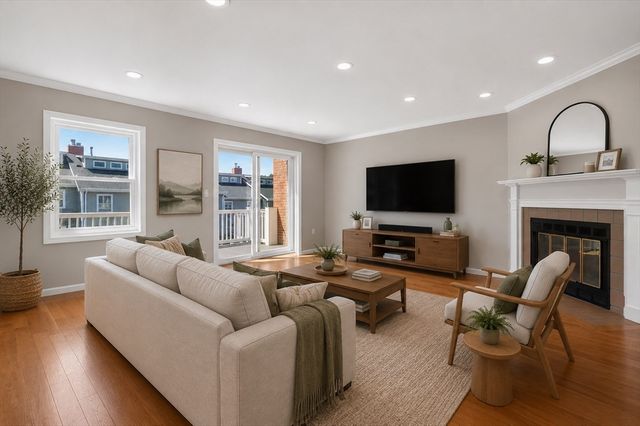 26 Breakwater Dr 26, Chelsea, MA 02150