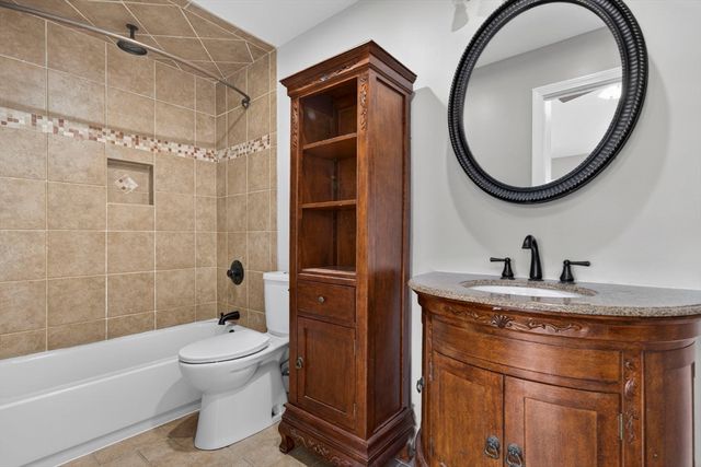26 Breakwater Dr 26, Chelsea, MA 02150