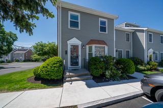 26 Breakwater Dr 26, Chelsea, MA 02150