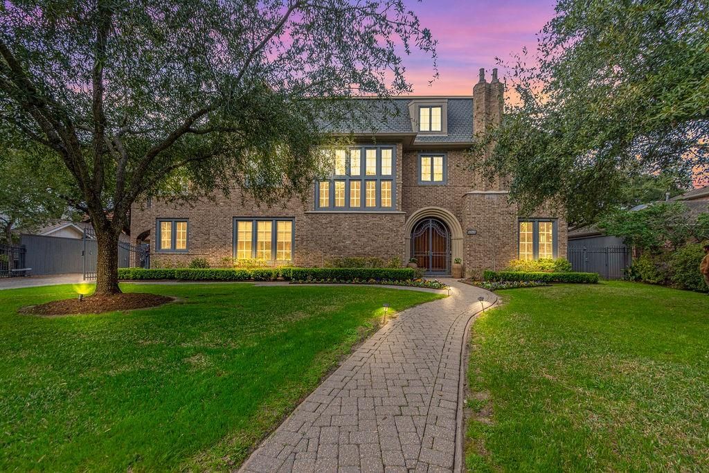 5262 Huckleberry Lane, Houston, TX 77056
