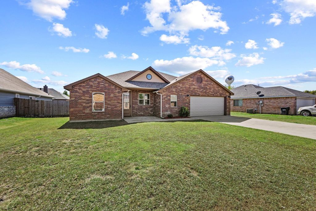 707 Sharon Lane, Whitewright, TX 75491