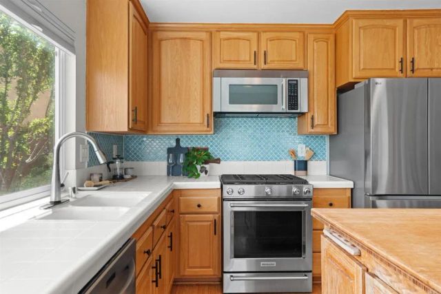 11819 Elkins, San Diego, CA 92126